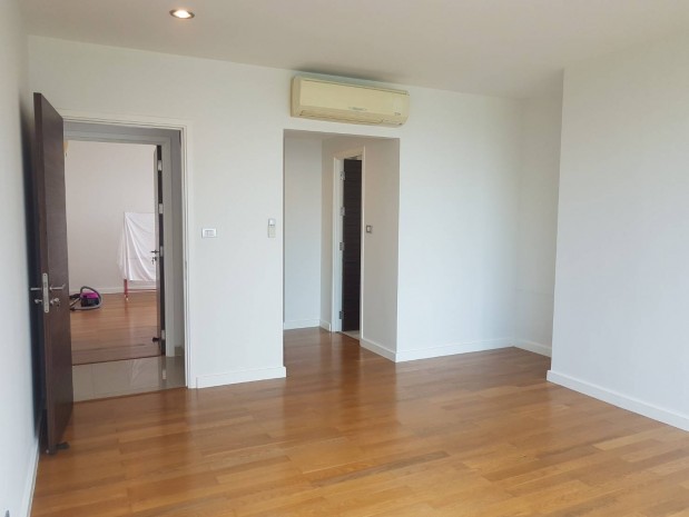 Watermark Chaophraya, Watermark Chaophraya River Condo ,River view low floor 145 sqm 3 bedroom 3 bathroom 1 maid for salewell price!!!! Watermark Chaophraya, Watermark Chaophraya River Condo ,River view low floor 145 sqm 3 bedroom 3 bathroom 1 maid for salewell price!!!!
