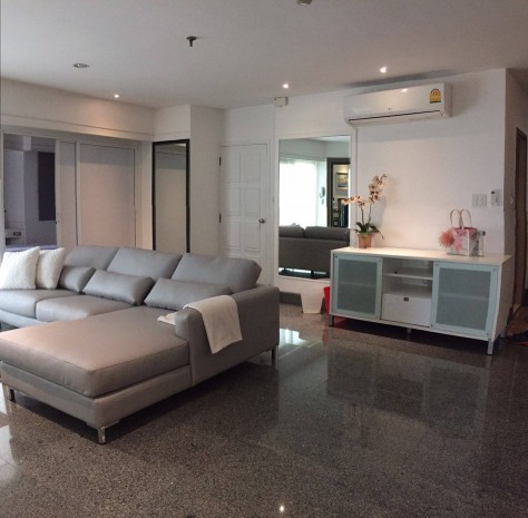Fifty Fifth Tower, 170 sqm. renovated, 3bedroom, 3bathroom, 3 balcony, modern kitchen, stove , oven, hood, washer, dryer, big refrigerator, microwave oven ,Tile, granite and hardwood floor. All white hard aluminium door window with green glass, Condo for – รูปที่ 3