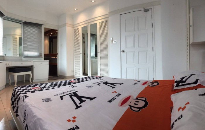 Fifty Fifth Tower, 170 sqm. renovated, 3bedroom, 3bathroom, 3 balcony, modern kitchen, stove , oven, hood, washer, dryer, big refrigerator, microwave oven ,Tile, granite and hardwood floor. All white hard aluminium door window with green glass, Condo for – รูปที่ 4