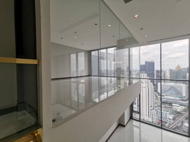 Q Sukhumvit, Q Sukhumvit Duplex Penthouse is exceptionally located in the most prime location in the heart of Bangkok. This brilliant and well designed four en suite bedroom unit comes in size the total area of 354 Sq.m. Four Bedrooms and features mode – รูปที่ 2