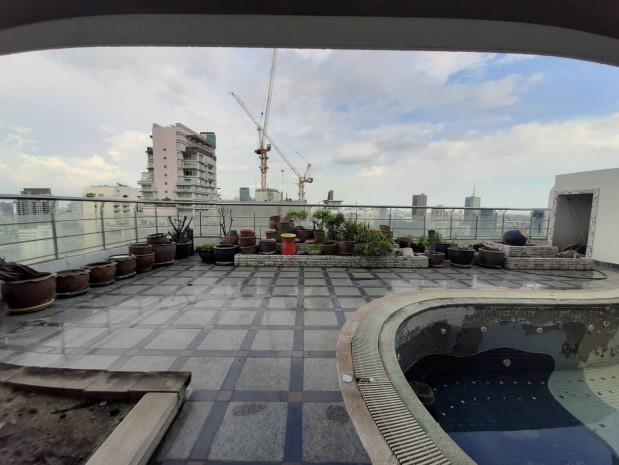 Le Raffine Sukhumvit 24, 599.67 sqm. Triplex Penthouse, Private swimming pool, Five Bedroom Penthouse for Sale at Le Raffine Sukhumvit 24.