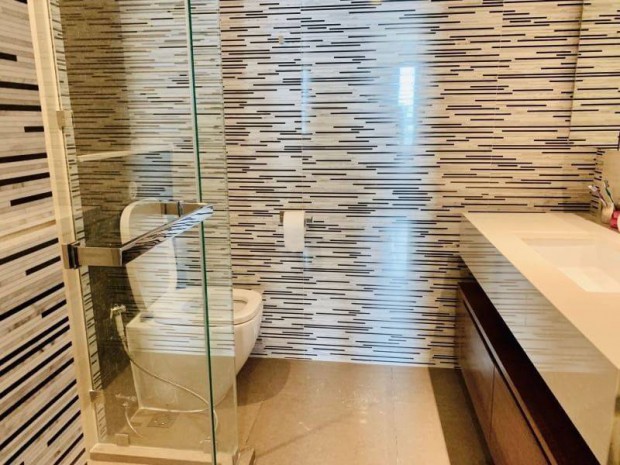 The River, 232 sqm. Nice view, Beautiful, Elegant, 3+1 Bedrooms Condo for SALE at The River. – รูปที่ 2