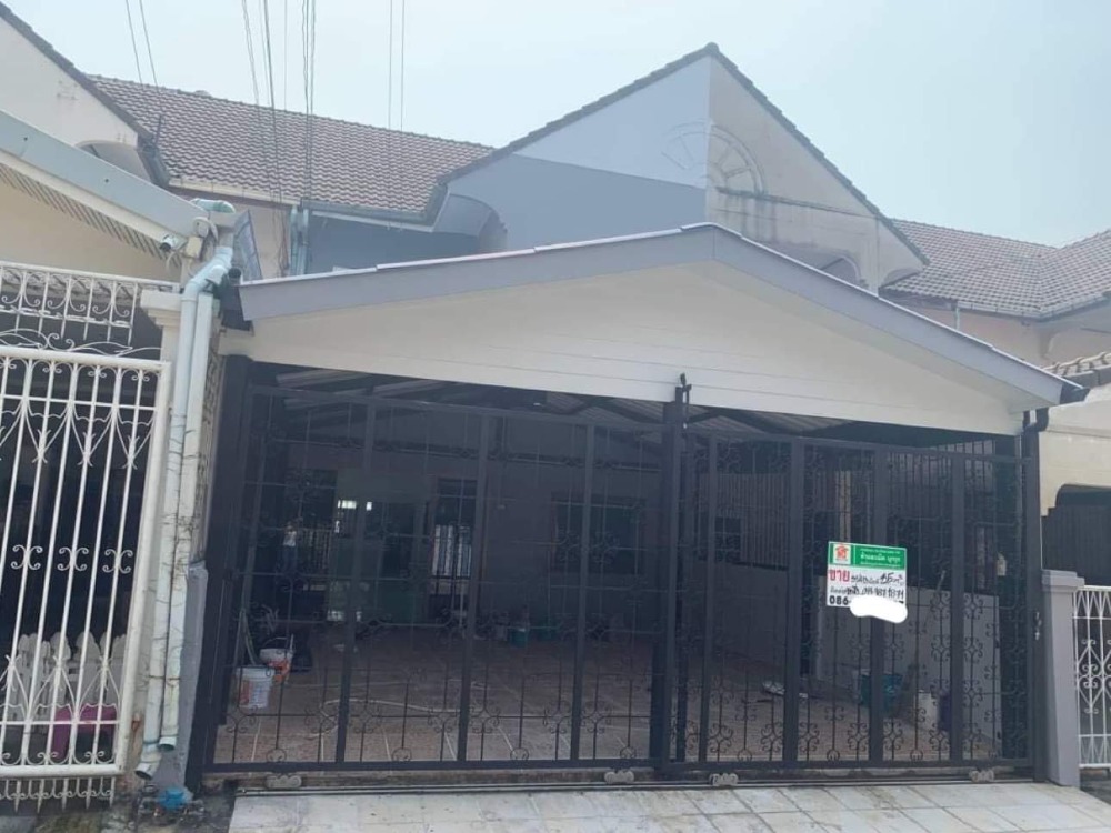 ขายถูก ทาวน์เฮาส์ 2 ชั้น , เนื้อที่ 35  ตรว. หมู่บ้านพิพรพงษ์ 2 ถนนวิภาวดีรังสิต 84 แขวงสนามบิน เขตดอนเมือง จังหวัดกรุงเทพมหานคร