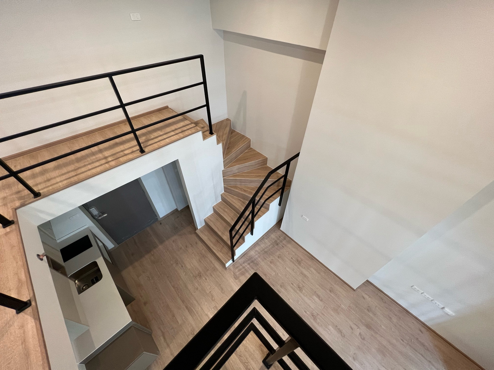ขาย 2 Bedroom Hybrid ขนาด 52 ตรม. ได้เพดานสูง ห้องมุม  คอนโด Ideo Rama9-Asoke สนใจนัดชมโทร.062-339-3663 – รูปที่ 4
