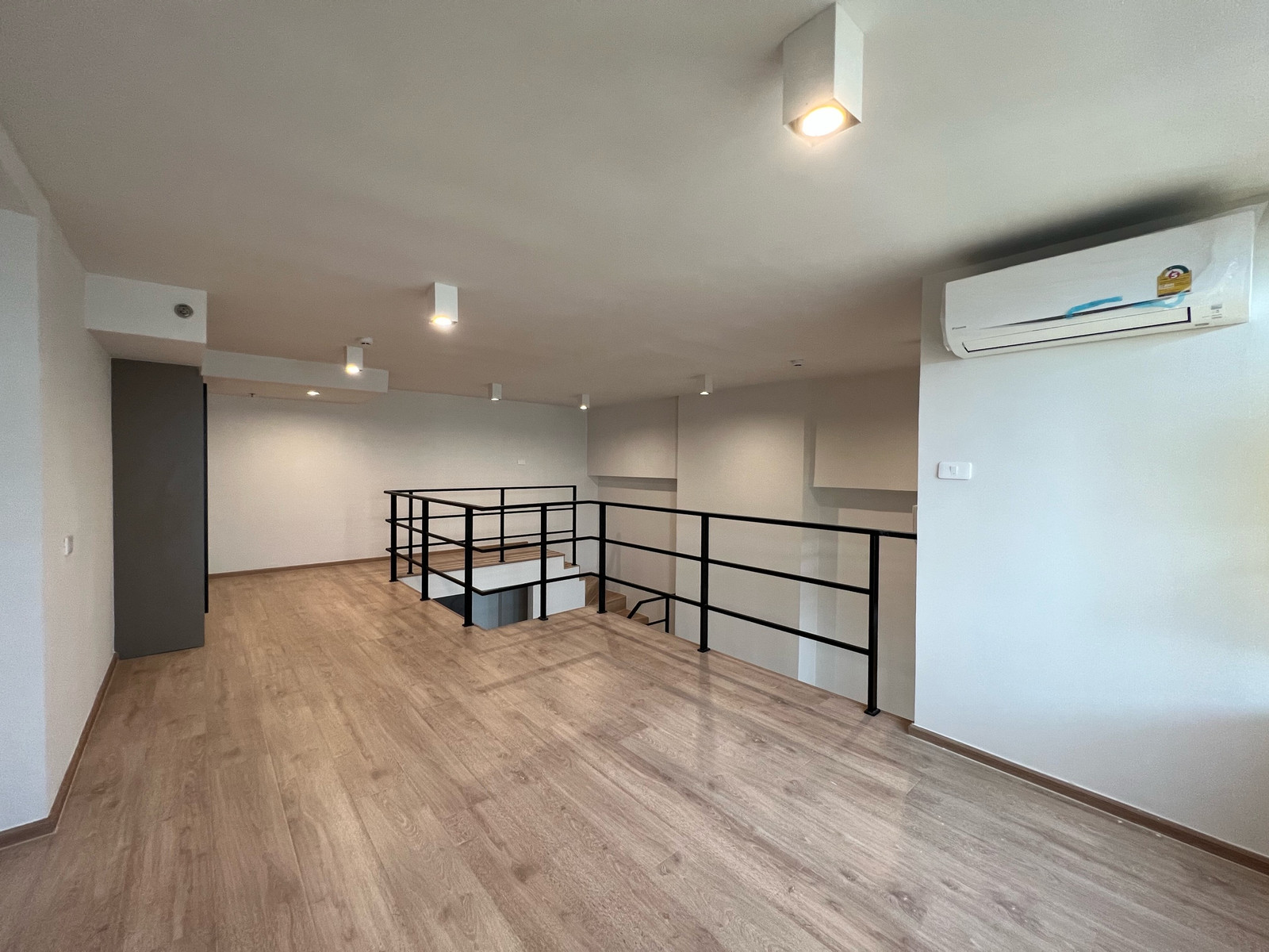 ขาย 2 Bedroom Hybrid ขนาด 52 ตรม. ได้เพดานสูง ห้องมุม  คอนโด Ideo Rama9-Asoke สนใจนัดชมโทร.062-339-3663 – รูปที่ 2