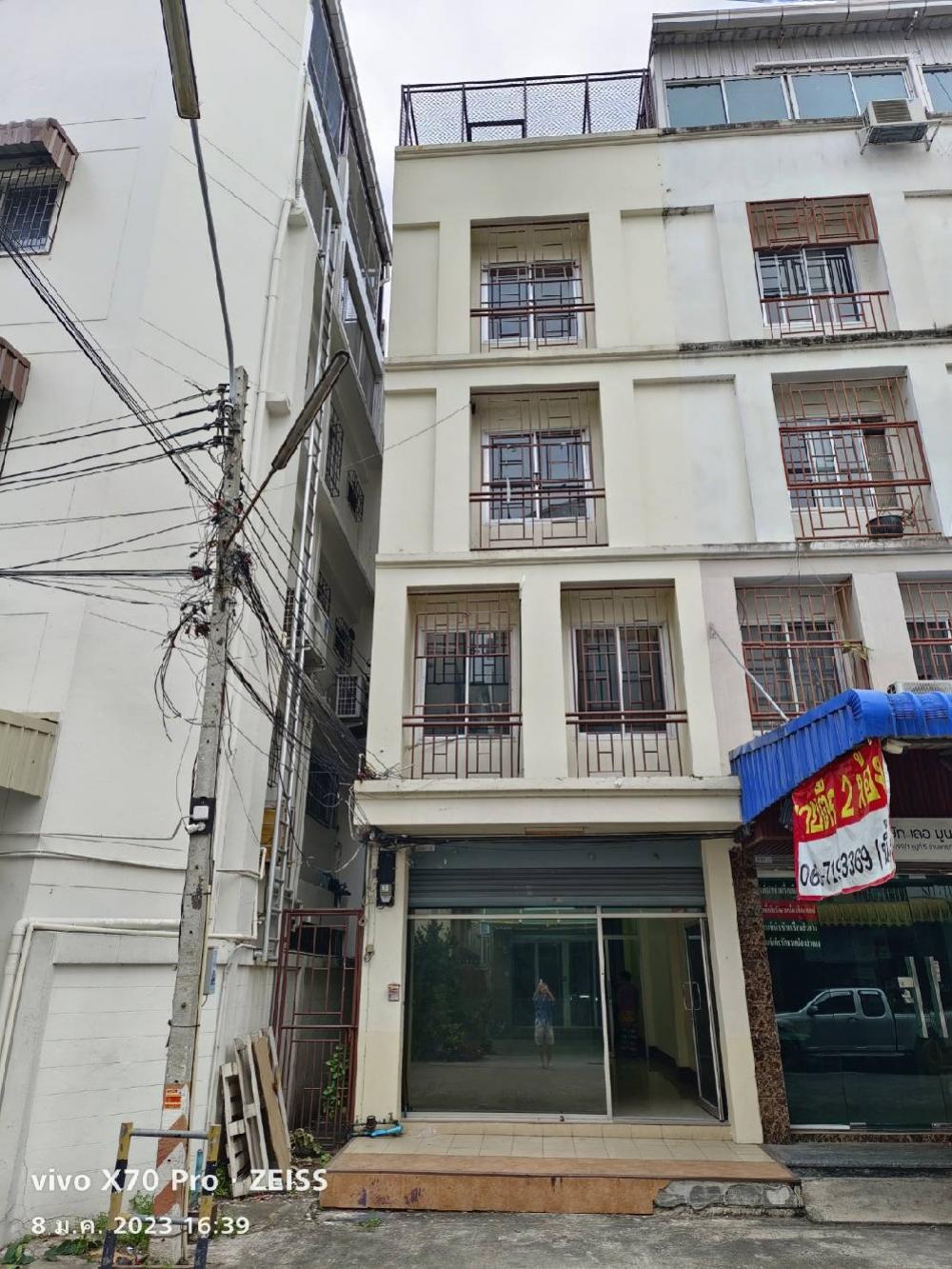 4-storey commercial building for rent Phutthamonthon Sai 4 Road price 16000/month
