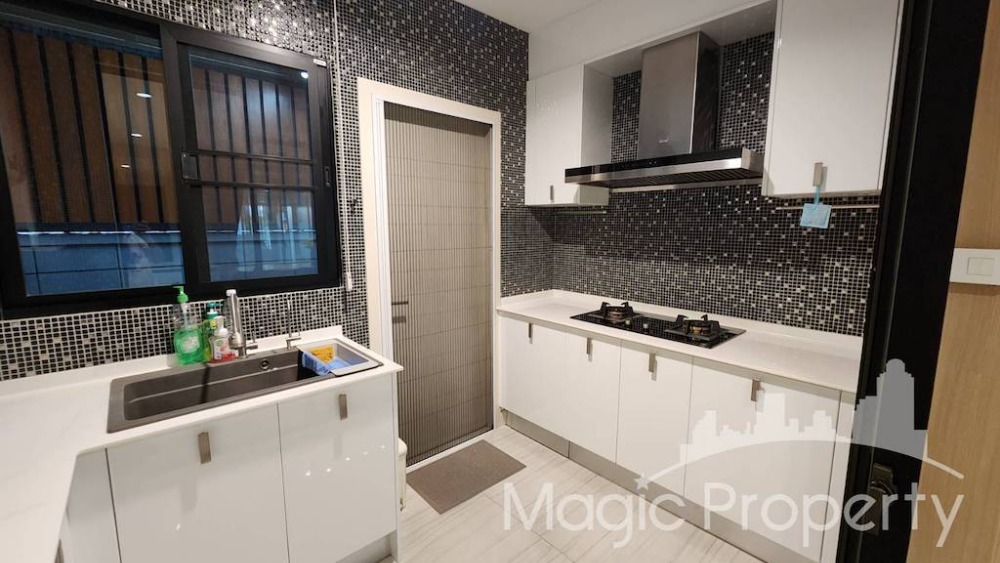 4 Bedroom For Sale in Nirvana Define Srinakarin-Rama9 Townhouse, Saphan Sung, Bangkok – รูปที่ 2