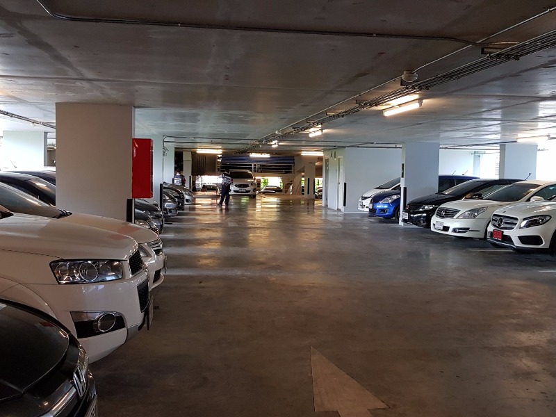 For rent, parking, Life Asoke Rama 9. For rent, parking, Life Asoke Rama 9.