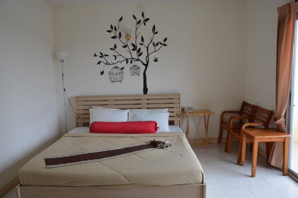 Urgent sale!!! Beautiful Hua Hin hotel, 200 square wah, area 200 square wah, price 180 million baht (including transfer fee) is a 7-storey building ( can negotiate)
