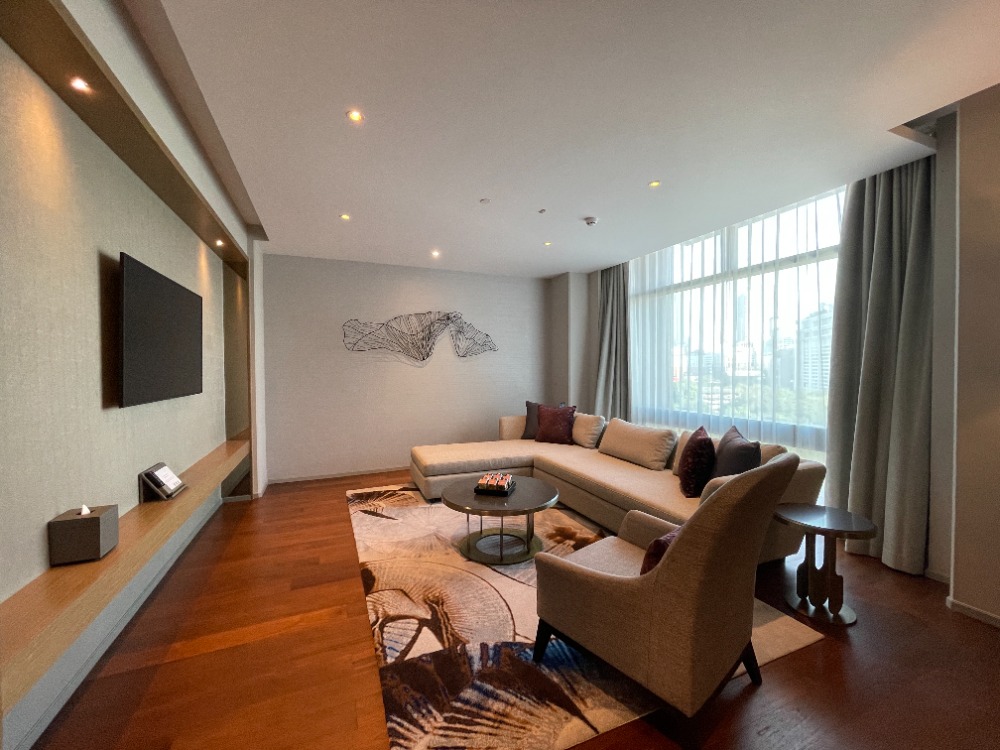 Urgent rent, 3 bedrooms, luxury, near BTS and Siam Paragon, special, many free gifts, price 250k