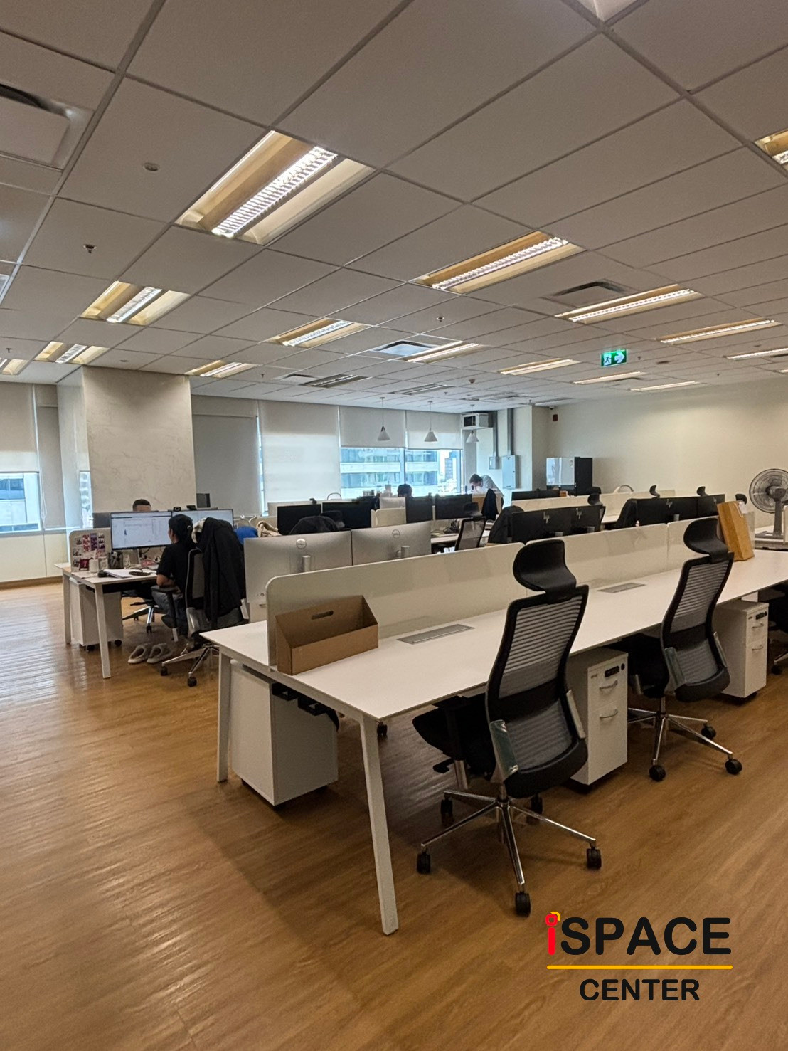 The office is decorated. Fullfurnished Ready to work next to BTS Chong Nonsi. Very convenient to travel. There is already a room barrier. The office is decorated. Fullfurnished Ready to work next to BTS Chong Nonsi. Very convenient to travel. There is already a room barrier.