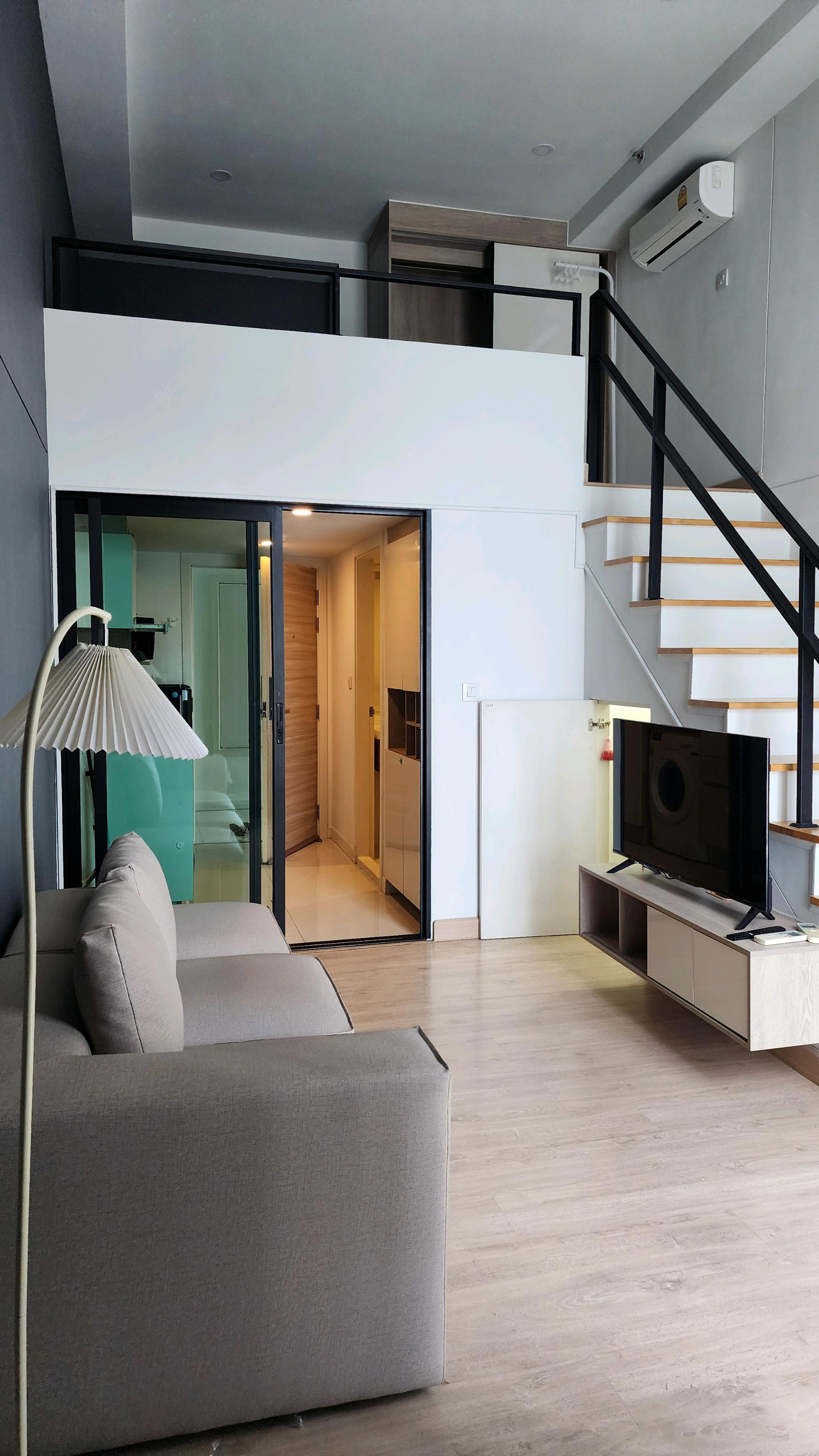 #Urgent Condo #Knightsbridge #tiwanon, size 36 sq m., 18th floor, room type: #Duplex 1 bedroom, 1 bathroom, rented out, the cheapest promotion price in the building !!!! 💥💥 price 13,000 baht/month 💥💥💥 (room insurance 2 months, 1 month in advance) just 70