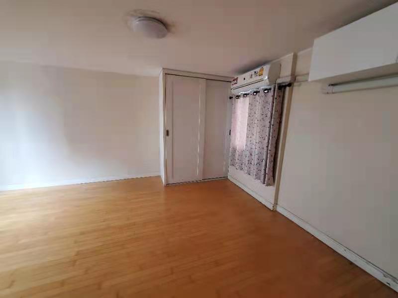 4.6mb for 2BR, sell with tenant, cut deep in blood, real room photos 4.6mb for 2BR, sell with tenant, cut deep in blood, real room photos