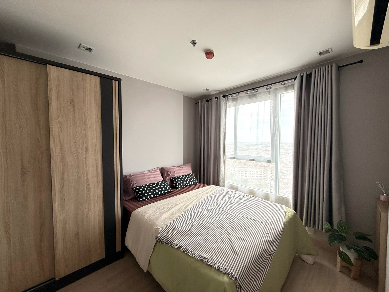 For rent!!️ Casa Condo @MRT Sam Yaek Bang Yai!!️ Studio room, size 21 sq m, 27th floor For rent!!️ Casa Condo @MRT Sam Yaek Bang Yai!!️ Studio room, size 21 sq m, 27th floor