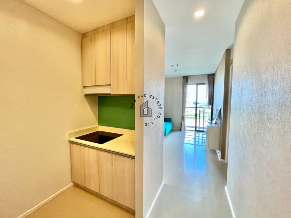 Luxury condo, 44 ​​square meters, 1 bed, 1 bath, beautiful view of Kaen Nakhon Lake, fully furnished, ready to move in.