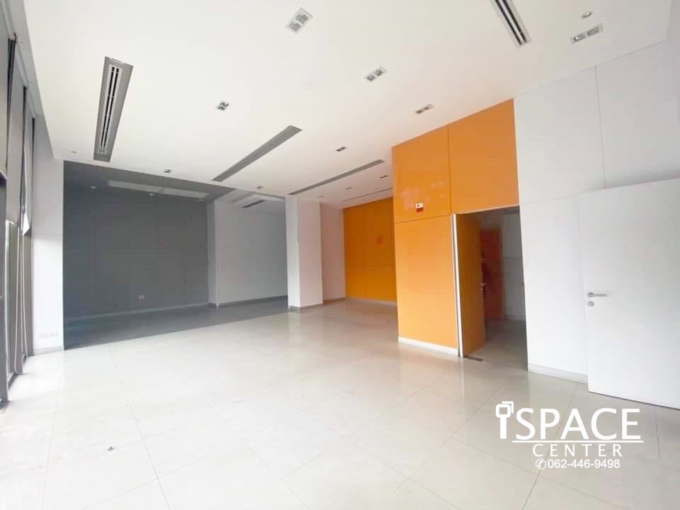 ราคาพิเศษสุด!! ให้เช่า Retail ริมถนนติดหน้าบันได MRT หัวลำโพง ทำโชว์รูม ร้านอาหาร คลินิก ร้านกาแฟ ธนาคาร หรือ ออฟฟิศ ทำเลดีมาก ผู้คนพลุกพล่าน