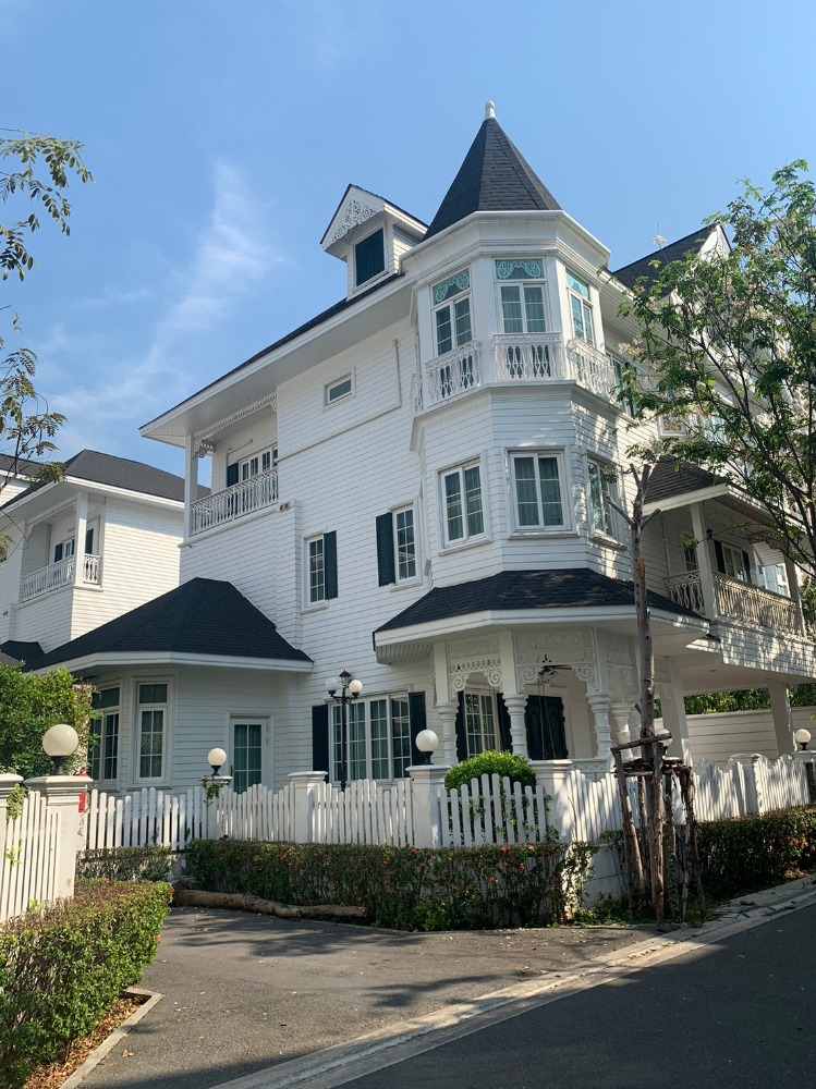 วิลล่าแฟนตาเซีย4ให้เช่า 3 ชั้น 340 ตร.ม 4 นอน 6 น้ำ 1 แม่บ้าน ตกแต่งสวย เฟอร์นิเจอร์ครบ จอดรถ 2 คัน เช่า 130,000 บาท ใกล้ เซ็นทรัล บิ๊กซี บางนา  ถ.บางนาตราด