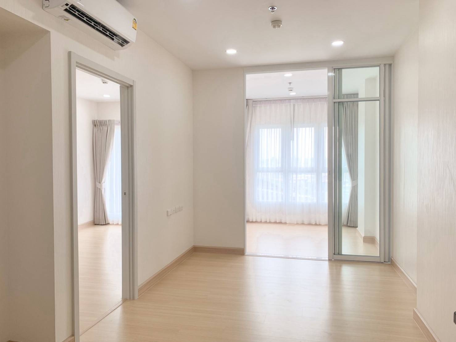 Unfurnished room for rent. Includes 2 air conditioners, water heater, and curtains in all rooms Unfurnished room for rent. Includes 2 air conditioners, water heater, and curtains in all rooms