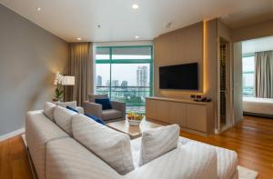 for rent Chatrium residence riverside 3 bed renovated room nice view 💓🌈
