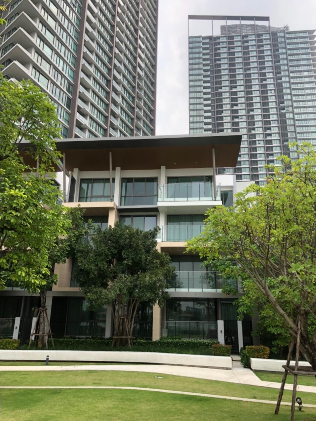 Villa for sale at 333 Riverside ***, 3rd floor corner room *** Villa for sale at 333 Riverside ***, 3rd floor corner room ***