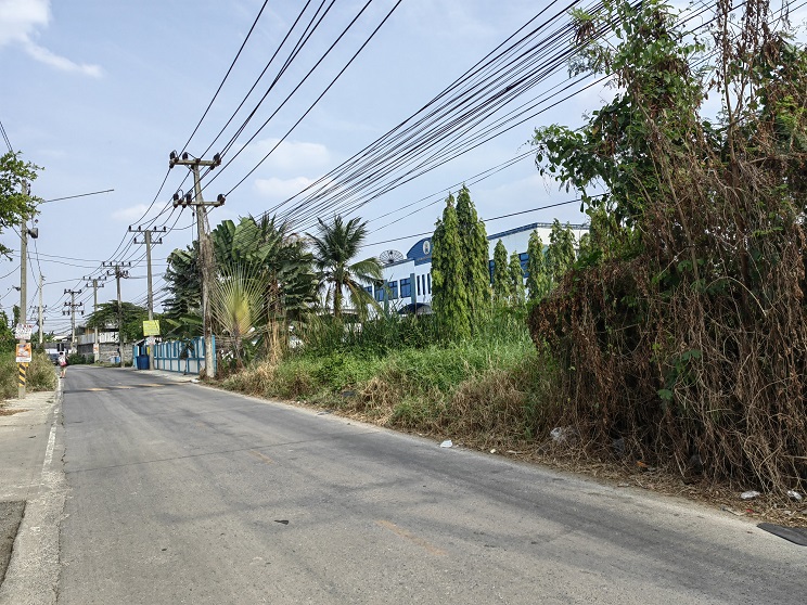 Land for sale, 8 rai in Soi Khlong Sam 2/1, Rangsit-Nakhon Nayok Road, Khlong 3, Pathum Thani. The land is in a community. Suitable for building a residence or doing a business. Land for sale, 8 rai in Soi Khlong Sam 2/1, Rangsit-Nakhon Nayok Road, Khlong 3, Pathum Thani. The land is in a community. Suitable for building a residence or doing a business.