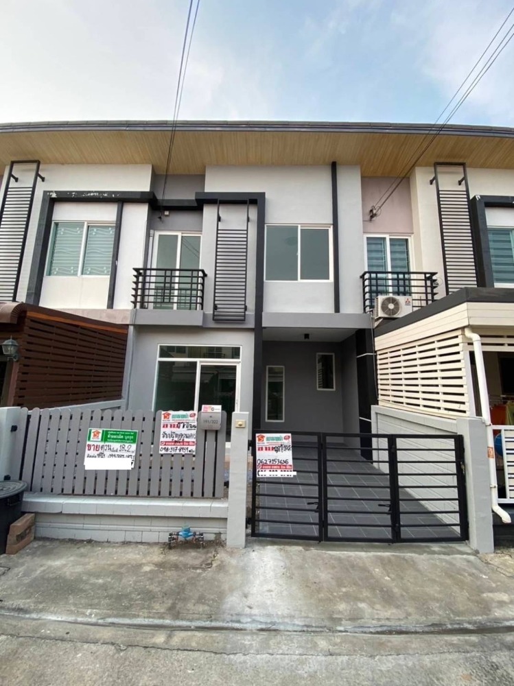 ขายถูก ทาวน์โฮม 2 ชั้น 18.2 ตรว. หมู่บ้านกัสโต้ แกรนด์ รามคำแหง บ้านมี 3 ห้องนอน, 2 ห้องน้ำ  ถนนราษฎร์พัฒนา