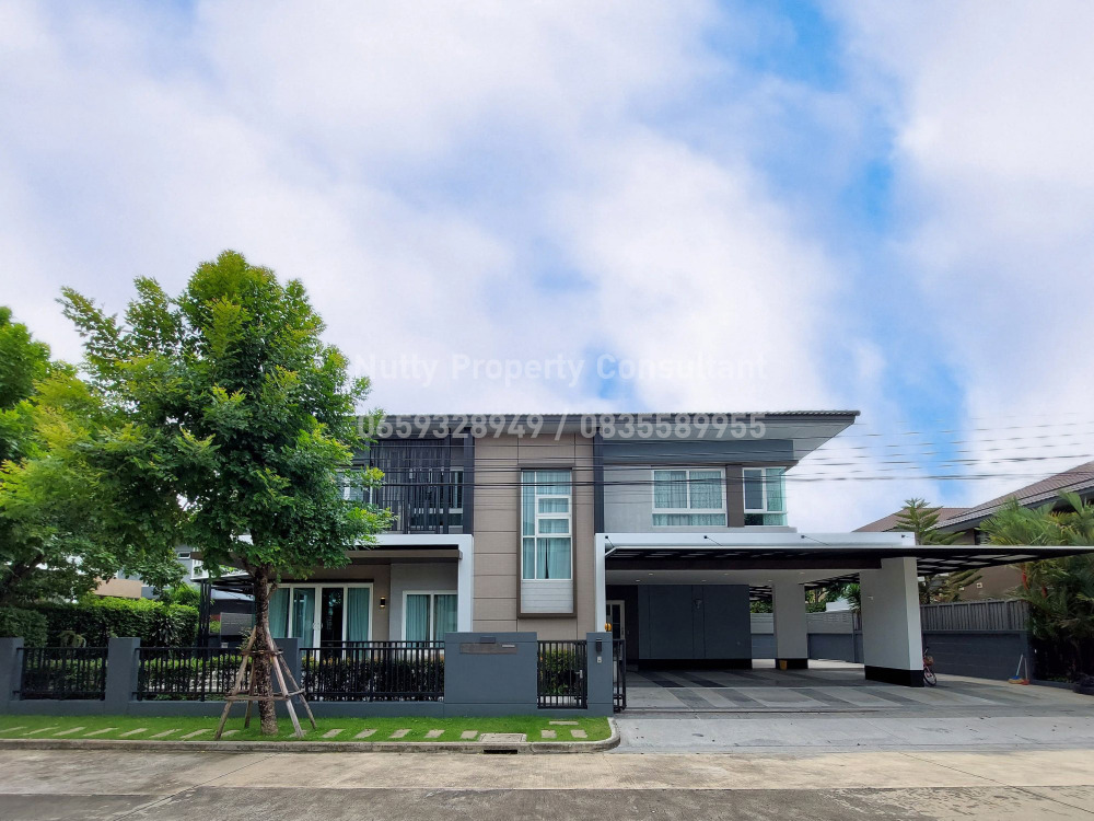 Luxury detached house in Soi Ratchawinit Bangkaew, only 98 units, the largest house type in the project.