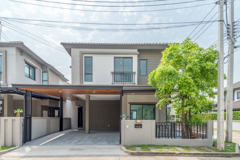 ขายบ้านแฝด 2 ชั้น เวนิว ติวานนท์ - รังสิต รีโนเวทครบพร้อมหลังคาจอดรถ