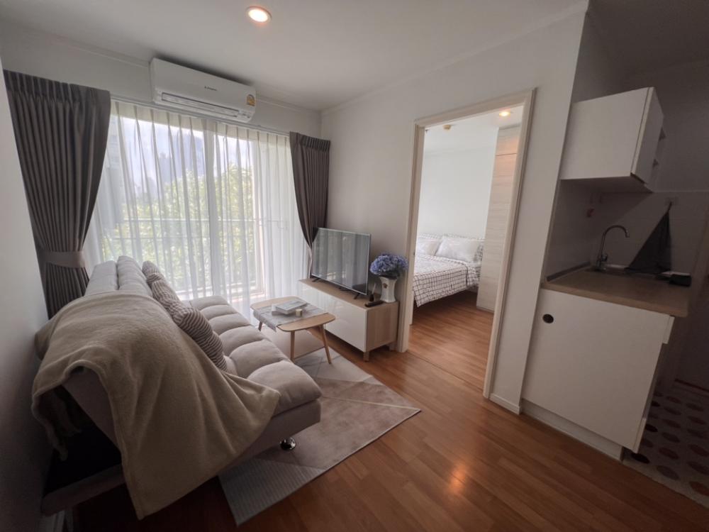 New room, beautiful decoration, Lumpini RCA, ready to move in pool view