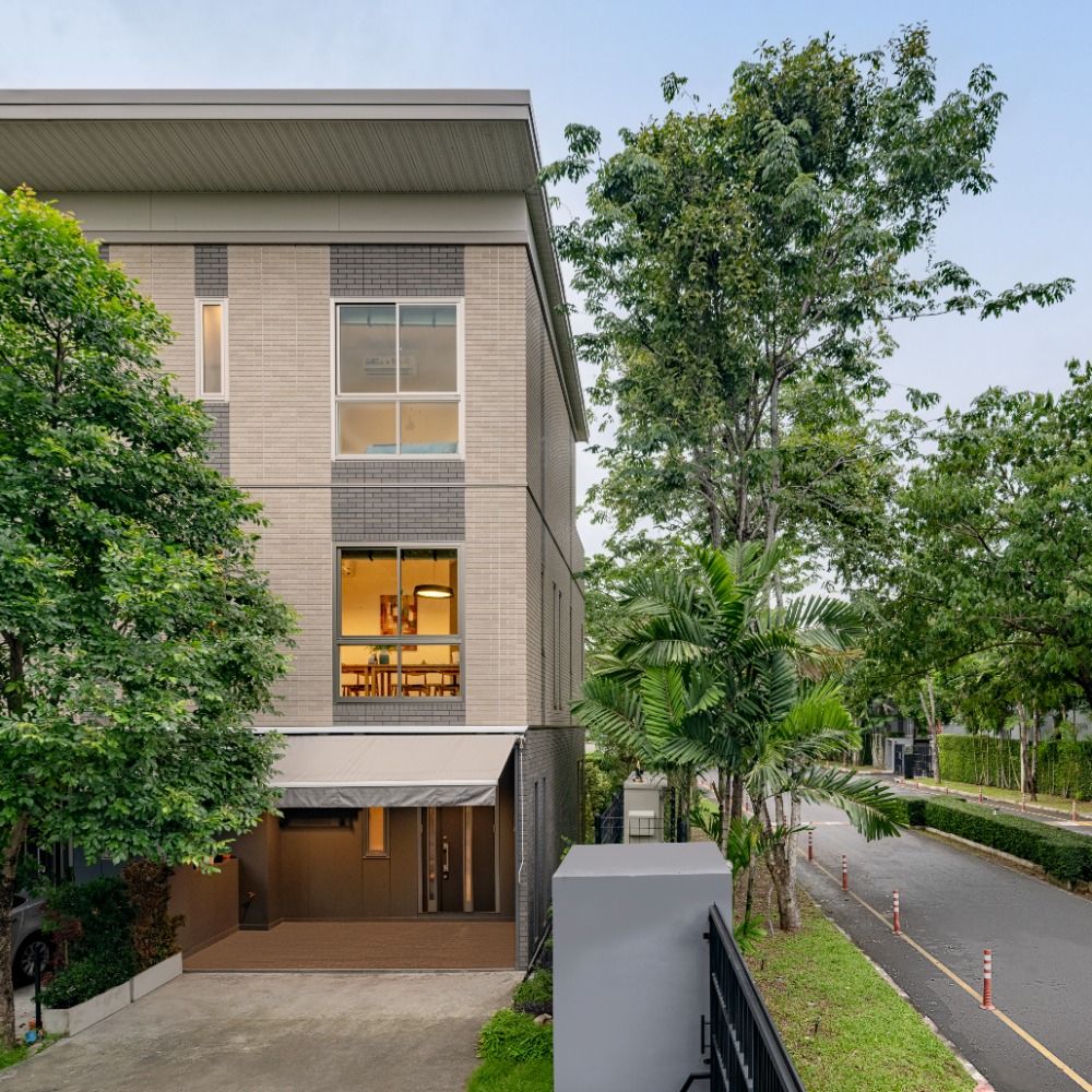 Selling at a loss!! Beautiful townhome near the garden, good location, quality from Japan, Siamese Kin Ramintra 145 sq m. 23.9 sq m., JIS standard, Japan. Selling at a loss!! Beautiful townhome near the garden, good location, quality from Japan, Siamese Kin Ramintra 145 sq m. 23.9 sq m., JIS standard, Japan.