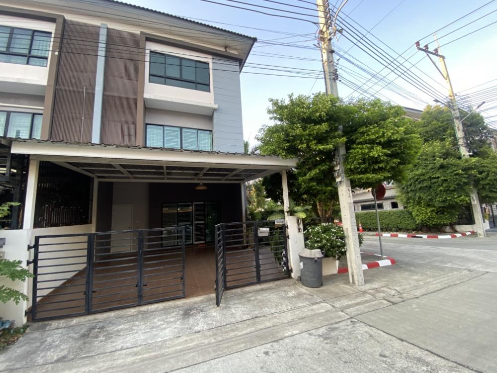 Townhome for rent, The Connect, Lat Phrao 126, corner house, 4 bedrooms, air-conditioning in every bedroom