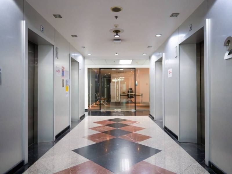 ให้เช่าสำนักงาน ในซอยเอกมัย สุขุมวิท 63 ในตึกสำนักงานระดับพรีเมี่ยม (SSP Tower) เดินทางสะดวกด้วยรถไฟฟ้า เข้าออกได้หลายทาง พร้อมทั้งห้องประชุมใหญ่/พื้นที่ทำงาน ห้องส่วนตัว และห้องผู้บริหาร ให้เช่าสำนักงาน ในซอยเอกมัย สุขุมวิท 63 ในตึกสำนักงานระดับพรีเมี่ยม (SSP Tower) เดินทางสะดวกด้วยรถไฟฟ้า เข้าออกได้หลายทาง พร้อมทั้งห้องประชุมใหญ่/พื้นที่ทำงาน ห้องส่วนตัว และห้องผู้บริหาร