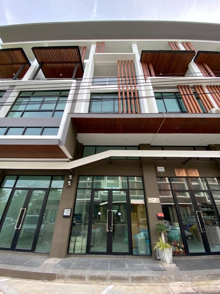Townhomes Chiwa Beach Home 4.5 floors, Soi Prinluck Village Ekachai-Bangbon 23.7 square meters