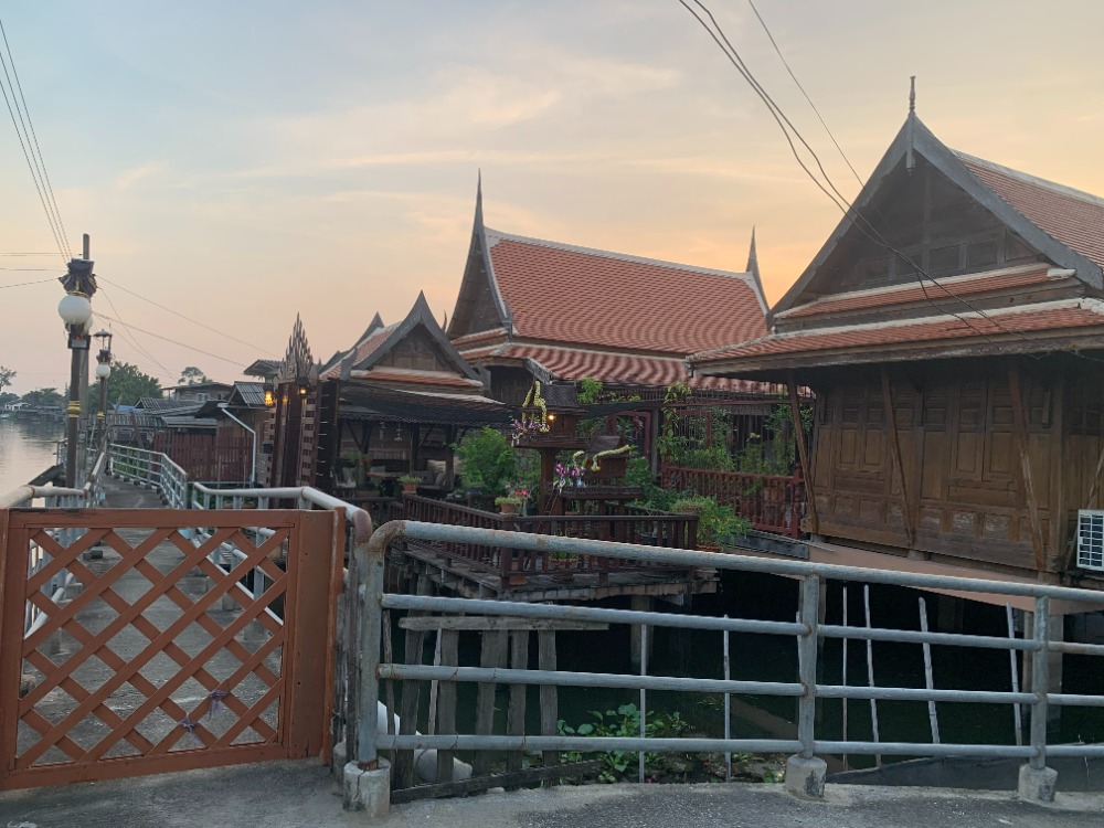 A thai house for commercial advertisings, short films, Pre- Wedding B6,000 per day