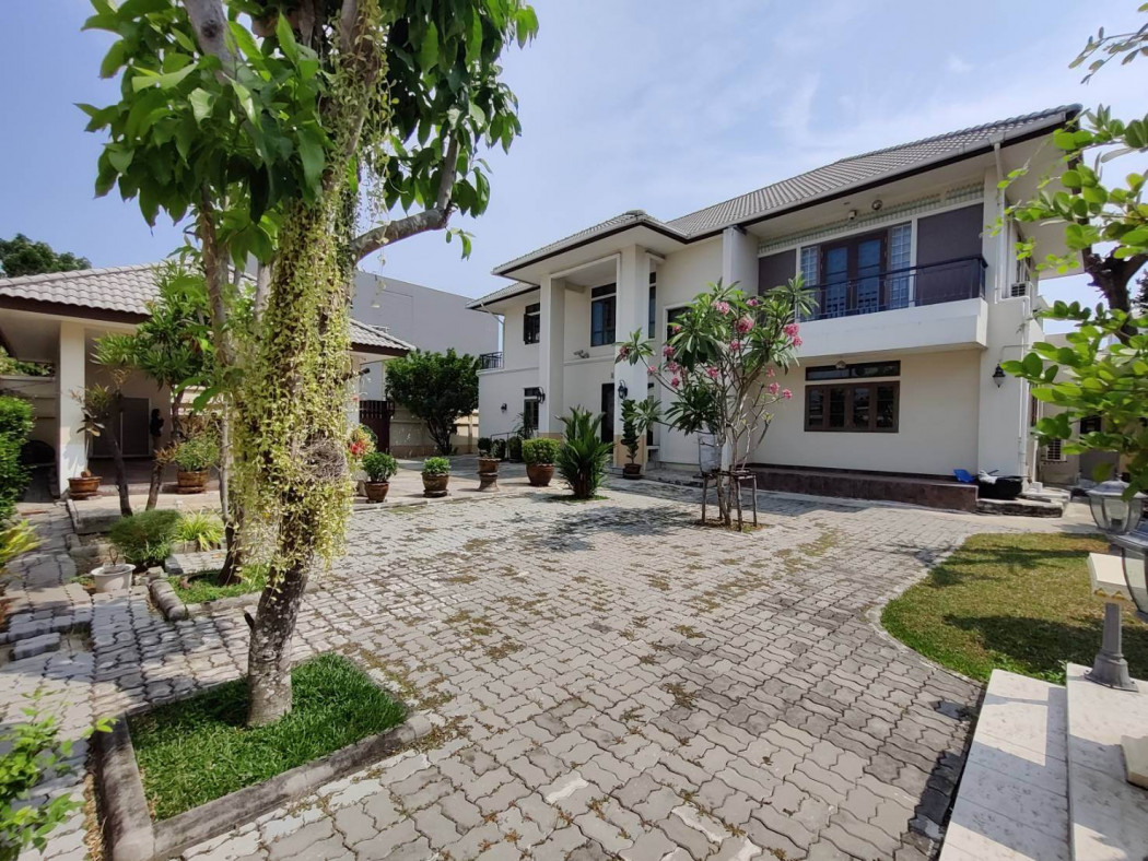Cheap sale, King Kaew house near Suvarnabhumi Airport (New decoration) Complete with furnishings) on an area of 200 sq m, 6 bedrooms, 6 bathrooms, 390 sq m, indoor parking for 4 cars. Cheap sale, King Kaew house near Suvarnabhumi Airport (New decoration) Complete with furnishings) on an area of 200 sq m, 6 bedrooms, 6 bathrooms, 390 sq m, indoor parking for 4 cars.