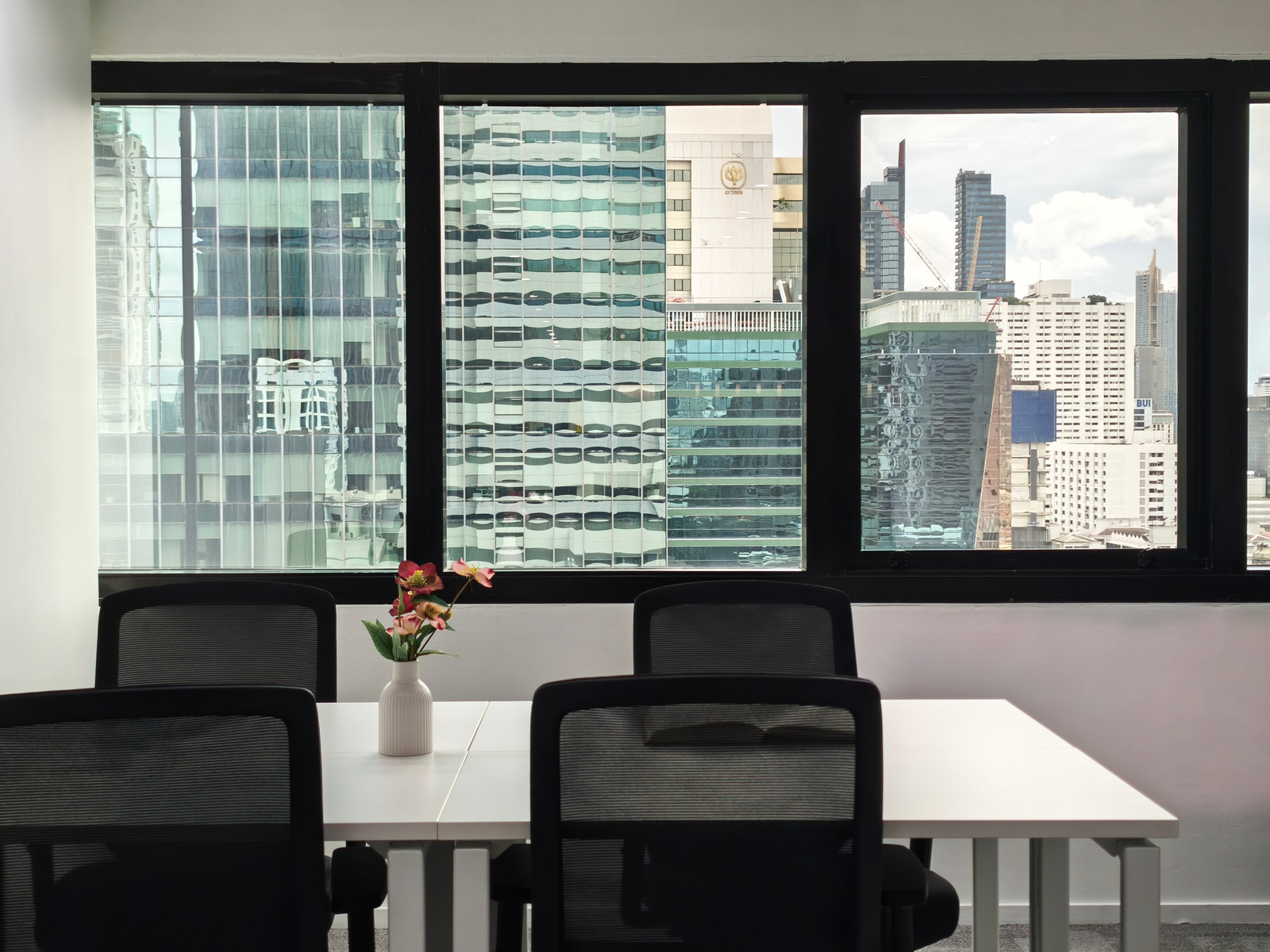 เซอร์วิสออฟฟิศ พื้นที่สำนักงานให้เช่า สีลม ศาลาแดง Serviced Office ตกแต่งสวย พร้อมเข้าอยู่ อาคาร เซ็นทรัล สีลม คอมเพล็กซ์ - Central Silom Complex Office Building ใกล้รถไฟฟ้า BTSศาลาแดง, รถไฟฟ้าใต้ดิน MRTสีลม, ลุมพินี, พระราม4