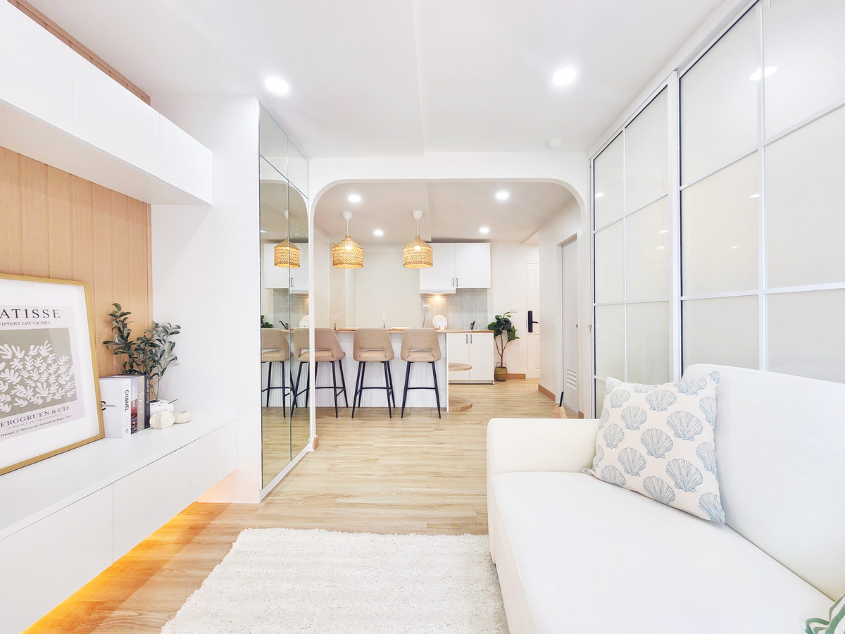 Boutique Condo Ratchada, spacious room, near MRT Sutthisan, great price. Worth it and worth it, corner room, good view, high floor.