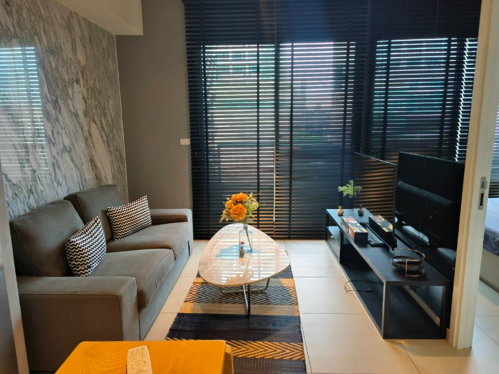 เช่า The Lofts Ekkamai (เดอะ ล็อฟท์ เอกมัย)  1 Bed 1 bath LineID : @Rizzestate (มี @ ข้างหน้า)
