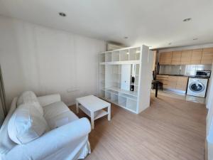 SELL Condo @BTS Thonglor - 2 Bed Size 55 Sqm - price 5,800,000 THB Negotiable