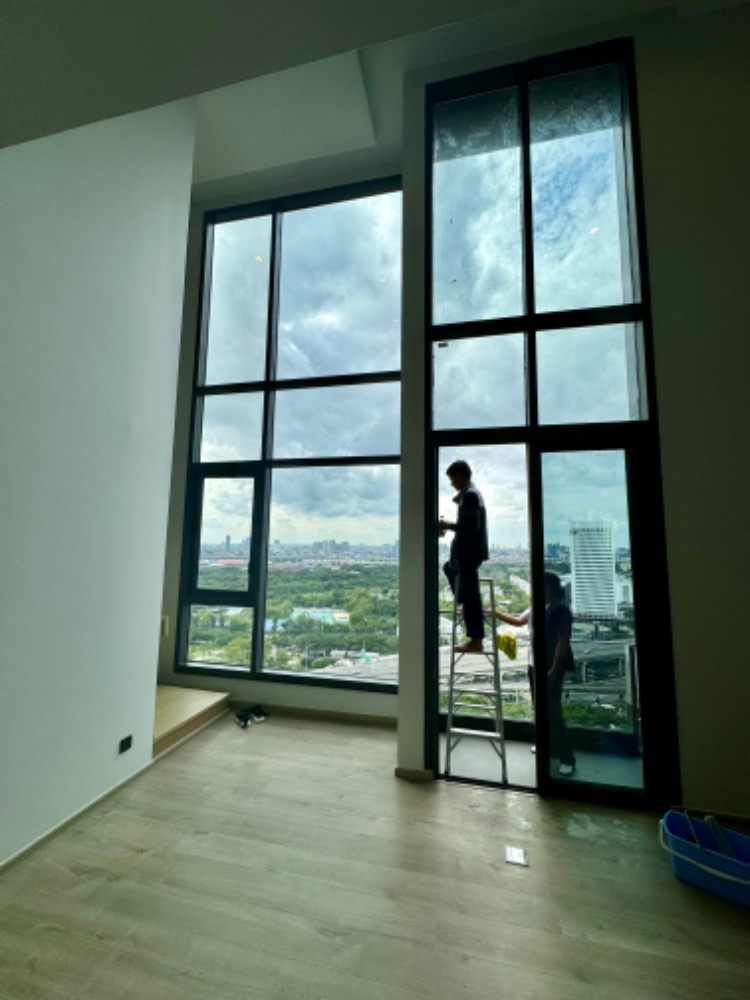 The Crest Park Residences, 2-story loft room, 6 meter high ceiling, 21st floor, Chatuchak Park view, 700 rai, total area 61.39 sq m. The Crest Park Residences, 2-story loft room, 6 meter high ceiling, 21st floor, Chatuchak Park view, 700 rai, total area 61.39 sq m.
