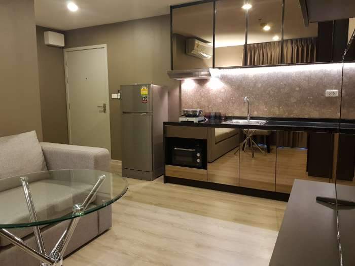 Chewathai Phetkasem 27, fully furnished, 32 square meters.