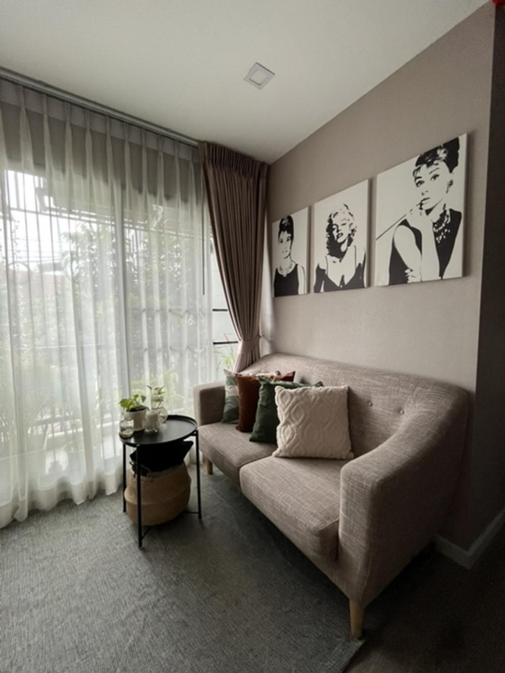 1 bed room plus (2 rooms) condominium, 5 min walk to BTS Bearing Station, a corner unit is on 2nd floor, fully furnished with 3 air conditioners, 3 metered wide for the terrace, fill like home