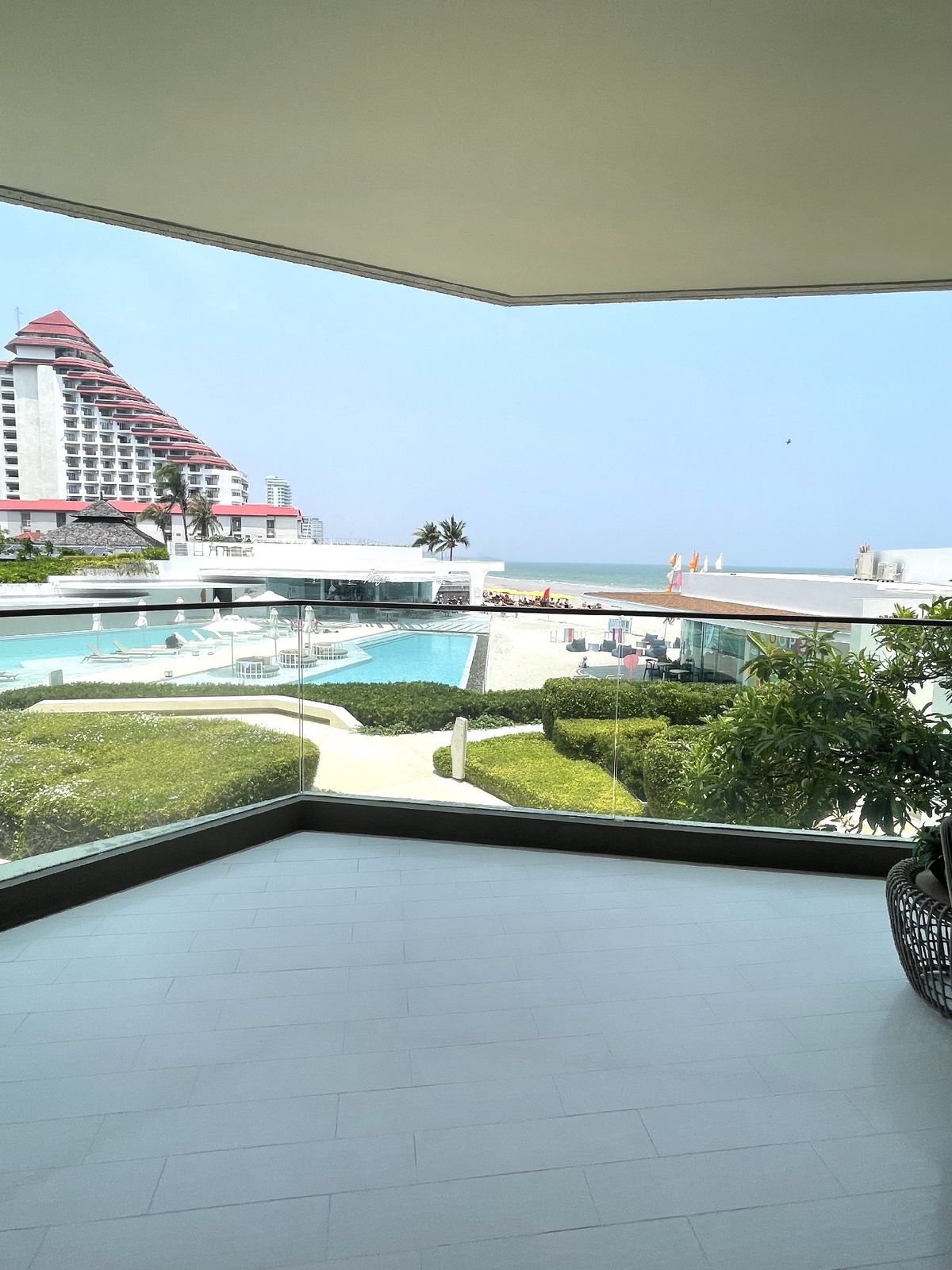 🏢3 Bedrooms 4 Bathrooms Access to the beach with good price 120,000baht per month <Accept short term> 🏢3 Bedrooms 4 Bathrooms Access to the beach with good price 120,000baht per month <Accept short term>
