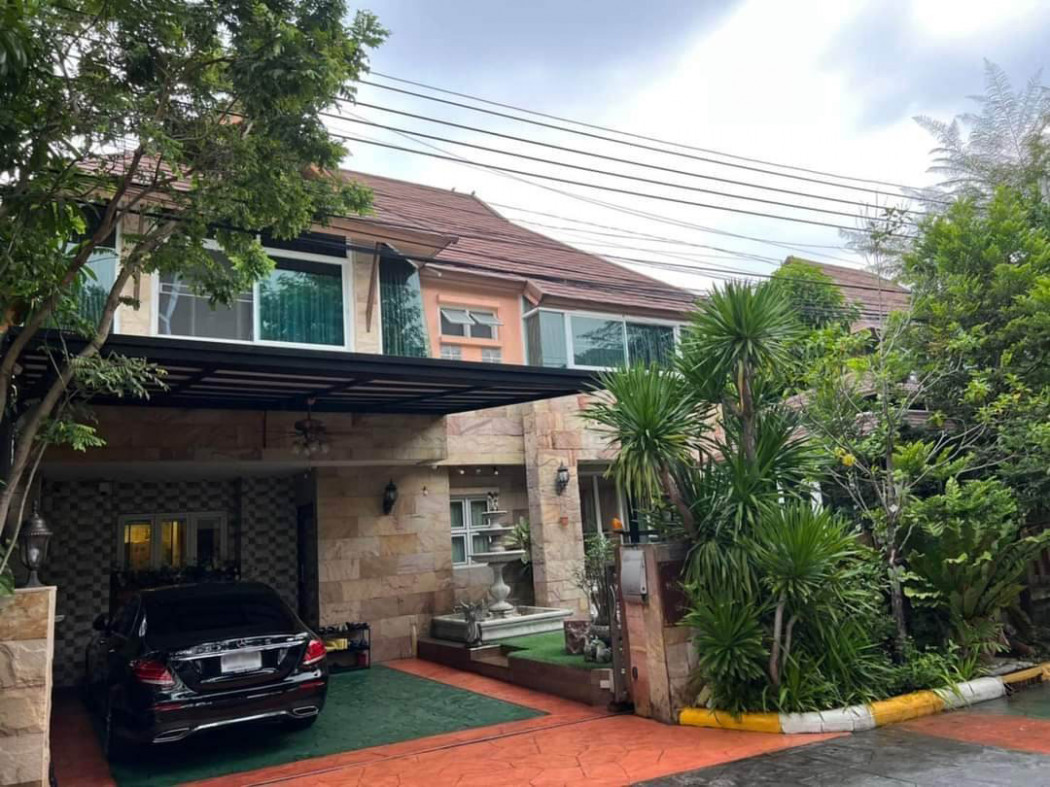 House for sale Nuanchan Near Ekkamai-Ramintra Expressway (Elegant decoration, Built-in teak wood) 70 sq m. 4 bedrooms, 3 bathrooms, 250 sq m. Quiet like a resort.