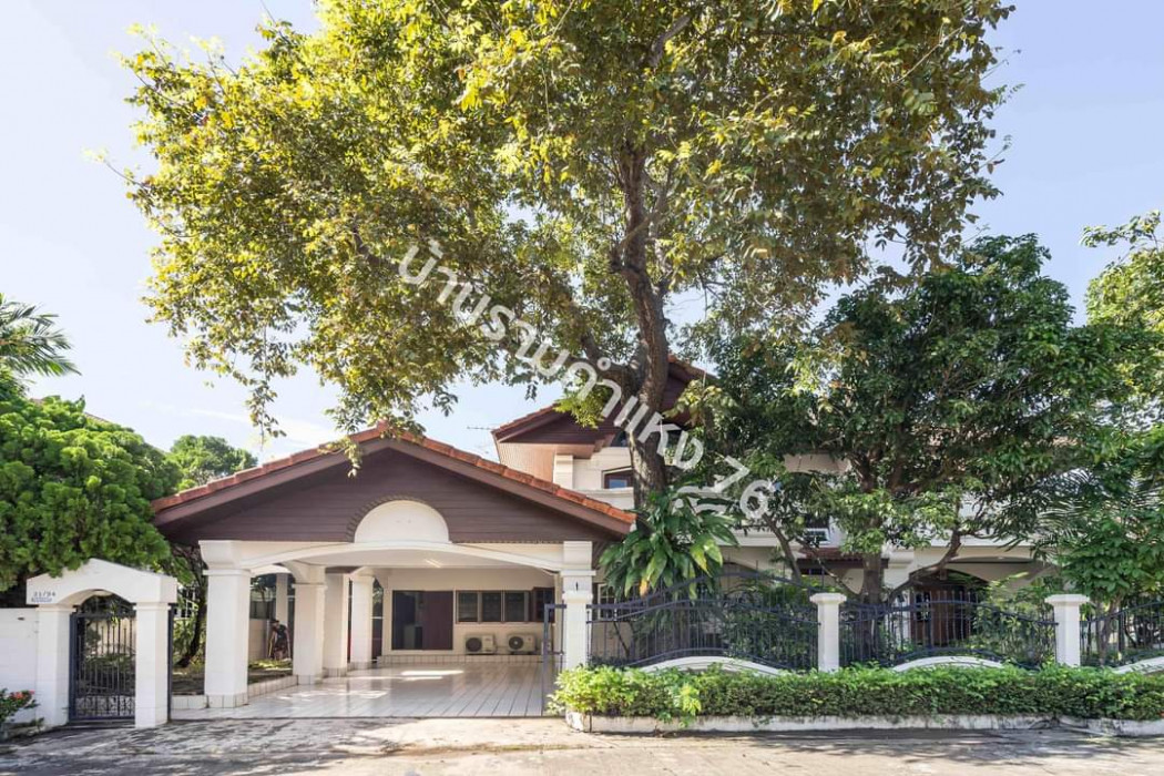 Cheap sale, Baan Ramkhamhaeng, near BTS Orange Line (entirely renovated), on an area of 113 sq m, area 420 sq m, 4 bedrooms, 5 bathrooms, quiet, shady, extremely romantic. Cheap sale, Baan Ramkhamhaeng, near BTS Orange Line (entirely renovated), on an area of 113 sq m, area 420 sq m, 4 bedrooms, 5 bathrooms, quiet, shady, extremely romantic.