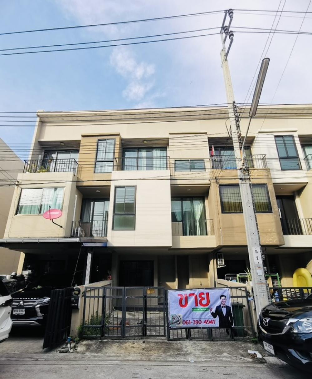 3-story townhouse for sale, Mews Petchkasem 69, 3 bedrooms/3 bathrooms, price less than 3 million.
