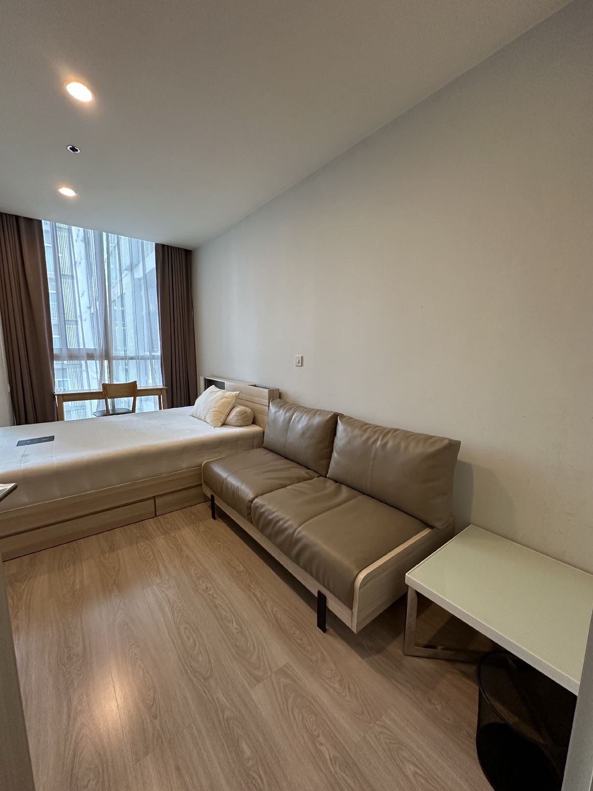 Urgent sale !! Noble Revolve Ratchada 1 (Studio) fully furnished, garden view, not blocked, not hot, can see the room