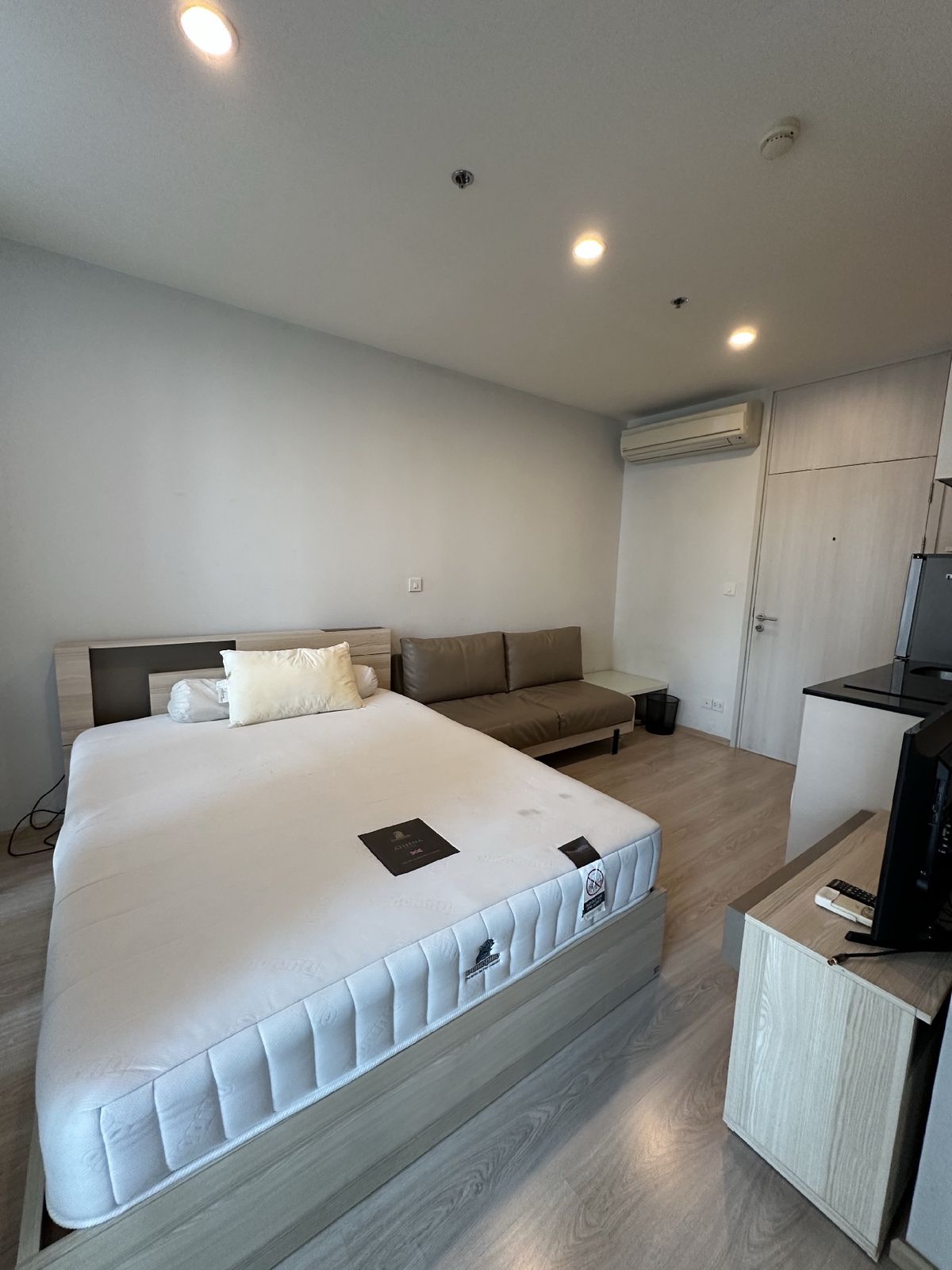 Urgent sale !! Noble Revolve Ratchada 1 (Studio) fully furnished, garden view, not blocked, not hot, can see the room – รูปที่ 4