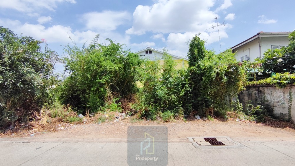 Land for sale, Soi Phaholyothin 54, size 53 square meters, suitable for building housing, near BTS Saphan Mai and Ying Charoen Market.