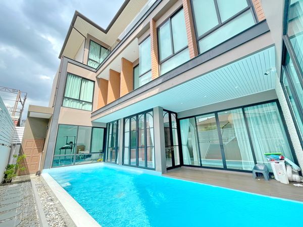 HK0050😊 独栋出租 For RENT ให้เช่า บ้านเดี่ยว 3 ชั้น,🚪7 ห้องนอน🏢สุทธิสาร🔔พื้นที่บ้าน:70.00ตร.วา🔔พื้นที่ใช้สอย:650.00ตร.ม.💲เช่า:400,000฿📞O96-9614163,065-9423251✅LineID:@sureresidence